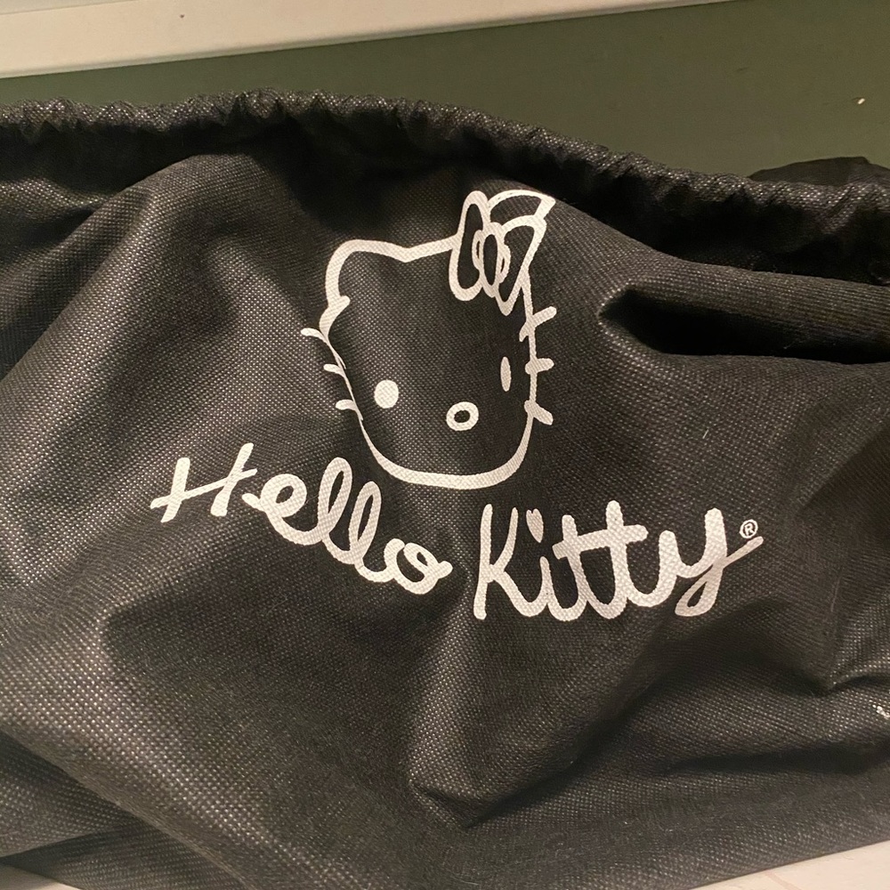 NEW authentic Sanrio Loungefly Hello Kitty bag - Picture 3 of 5